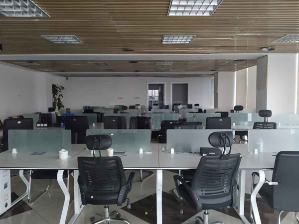 建外SOHO438㎡精裝修帶家具正對電梯間